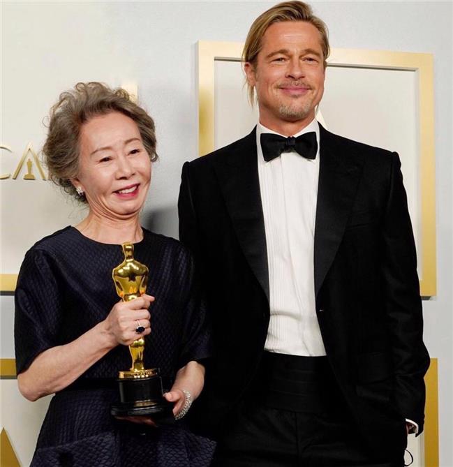صحبت‌های «یو-جونگ یئون» اولین بازیگر زن کره‌ای برنده اسکار/ «آقای برد پیت؛ بالاخره شما رو دیدم. ملاقات شما افتخاری است»
