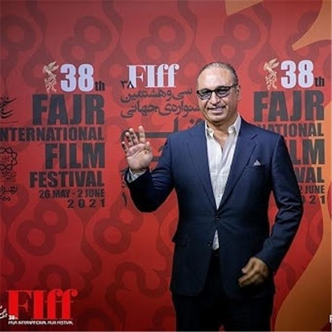 حمید فرخ نژاد برنده سیمرغ سیمین بهترین بازیگر مرد از جشنواره جهانی فیلم فجر